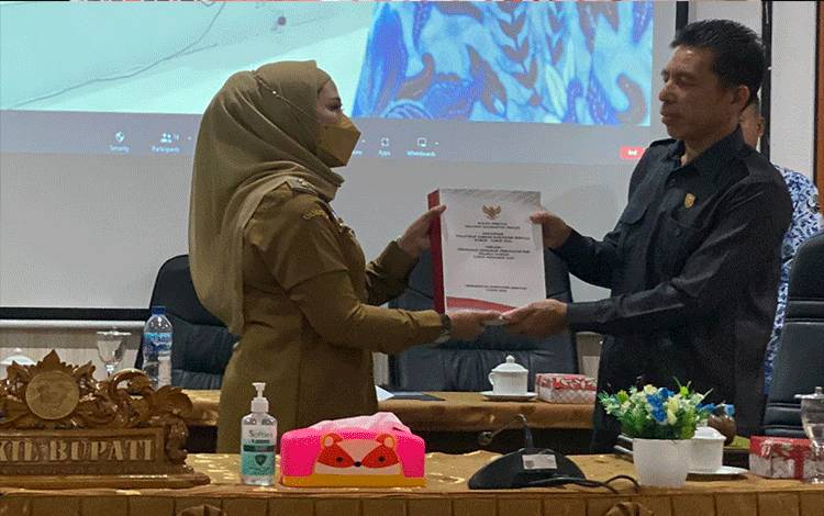 Wabup Sampaikan Pidato Bupati Seruyan Tentang Raperda Perubahan APBD 2022
