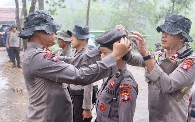 Kapolda Kalteng Tutup Latihan Kemampuan Puluhan Bintara Remaja di Bukit Cinta