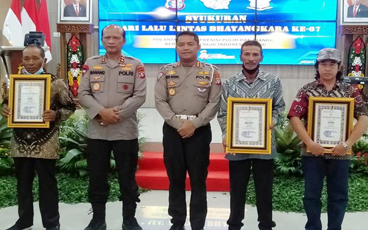Relawan Matabu Jaya Terima Penghargaan Local Heroes dari Kapolda Kalteng