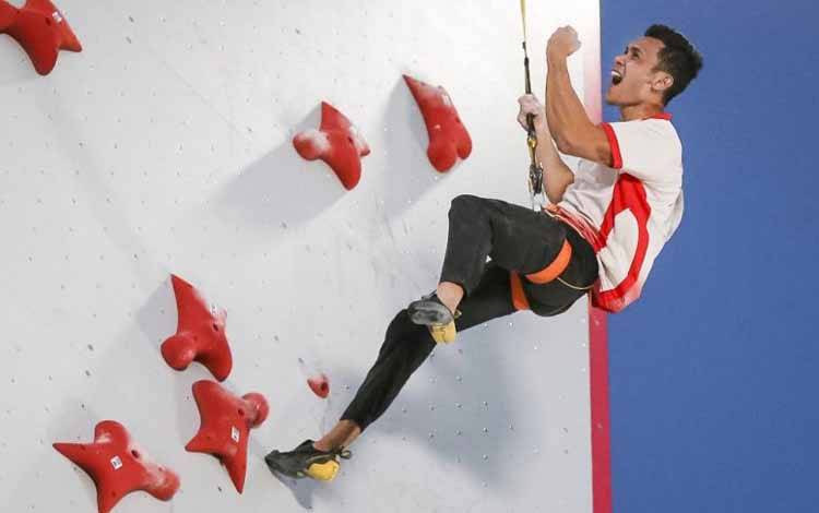Veddriq Pertahankan Predikat Juara Dunia Panjat Tebing 2022