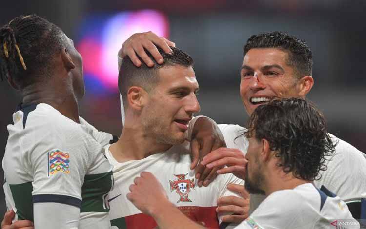 Brace Diogo Dalot Bantu Portugal Menang Telak 4-0 atas Republik Ceko