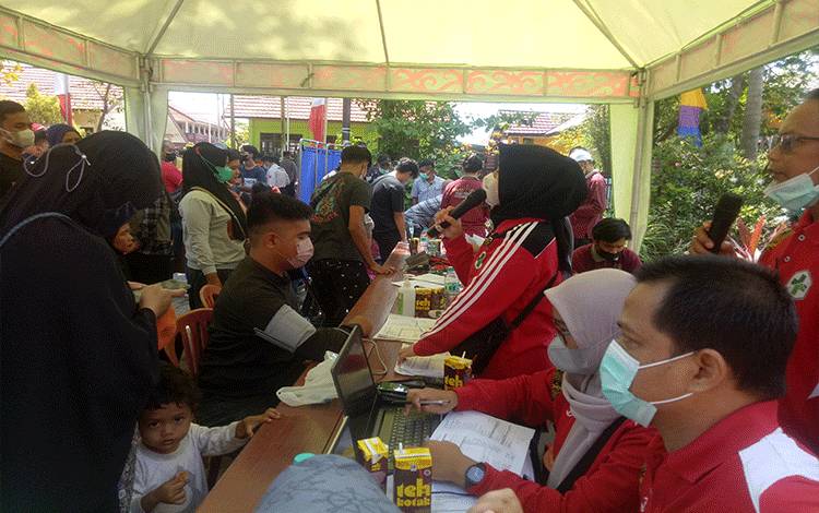 Pasar Murah di Baamang Dibarengi dengan Kegiatan Vaksin Booster