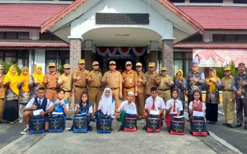 Kadisdik Kapuas Lepas Peserta Seleksi Guru dan Kepala Sekolah Berprestasi ke Tingkat Provinsi