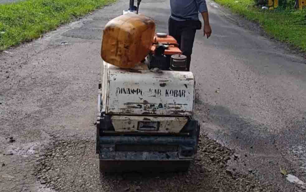 PUPR Kobar Tetap Programkan Pembangunan Jalan Puluhan Tahun Tak Tersentuh Aspal