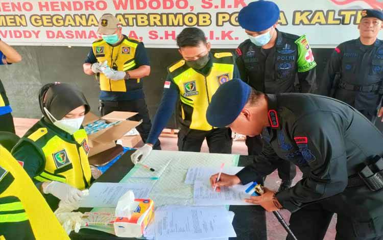 Brimob Polda Kalteng Tes Urine Personel