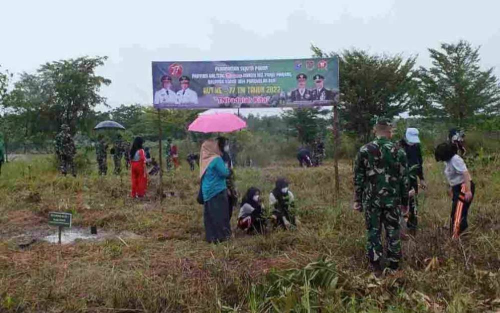 Kodim Pangkalan Bun Lakukan Penghijauan dengan Penanaman Pohon