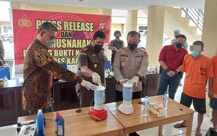 Polres Kapuas Musnahkan 108,66 Gram Sabu
