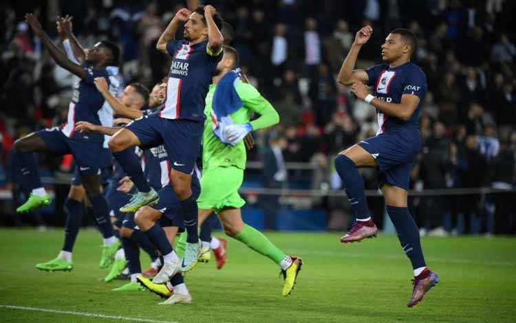 PSG Datangkan Kiper Arnau Tenas dari Barcelona