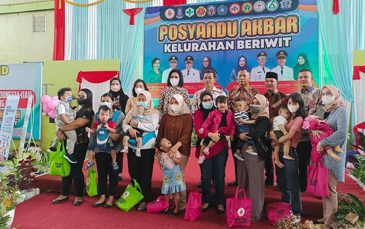 Bupati Murung Raya Apresiasi Posyandu Akbar