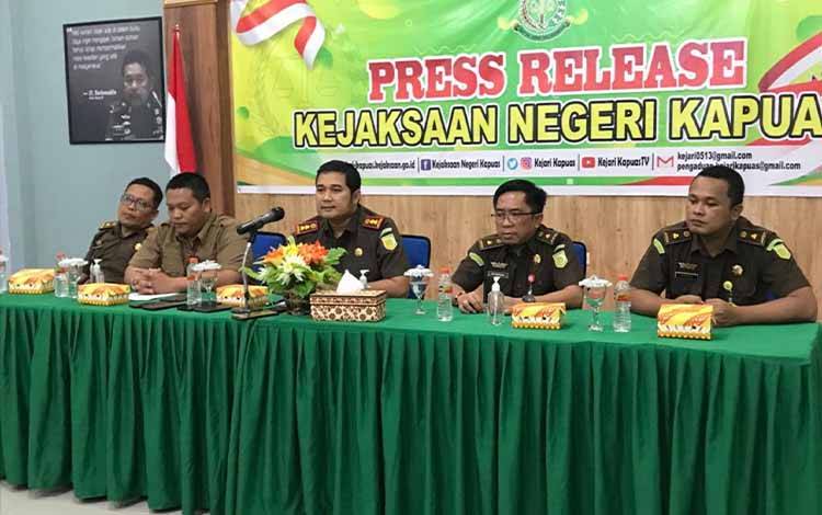 JPU Kejari Kapuas Terima Pelimpahan Tahap Dua Dugaan Korupsi Mantan Kades Kaburan