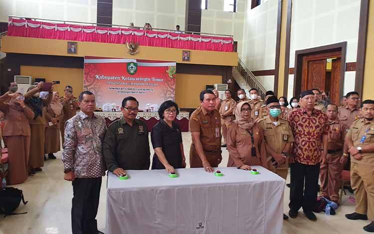Ketua DPRD Kotim Apresiasi Program Penyerahan Excavator dan Aplikasi Sipimakai