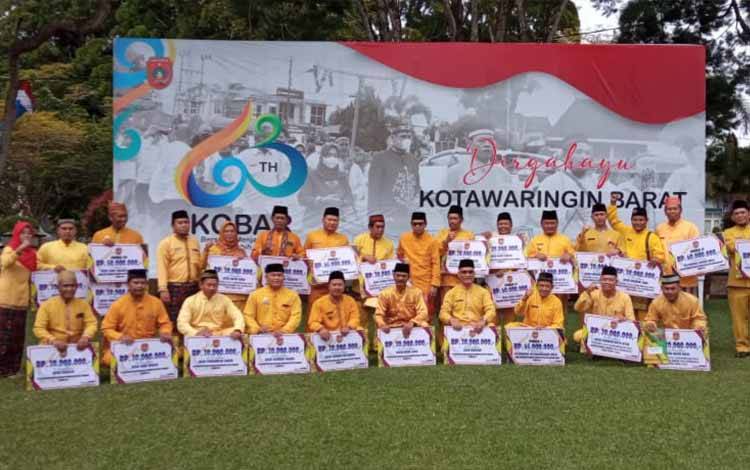 Pemkab Kobar Beri Bantuan Puluhan Juta pada Desa Kinerja Terbaik Tahun 2022