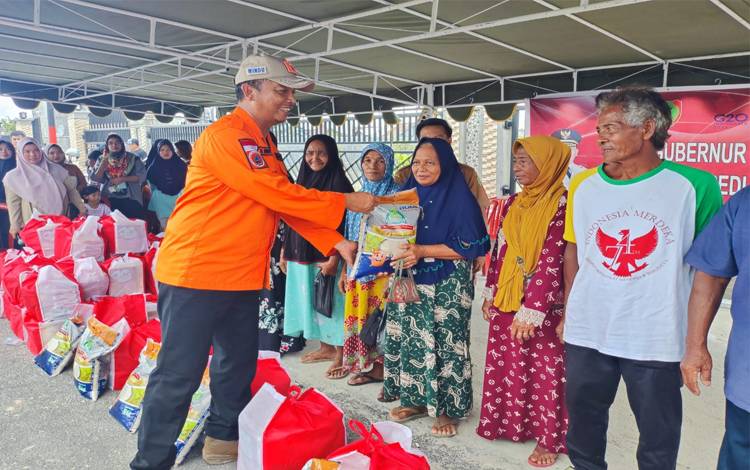 Pemkab Sukamara Salurkan Bantuan 197 Paket Sembako kepada Warga Terdampak Banjir?