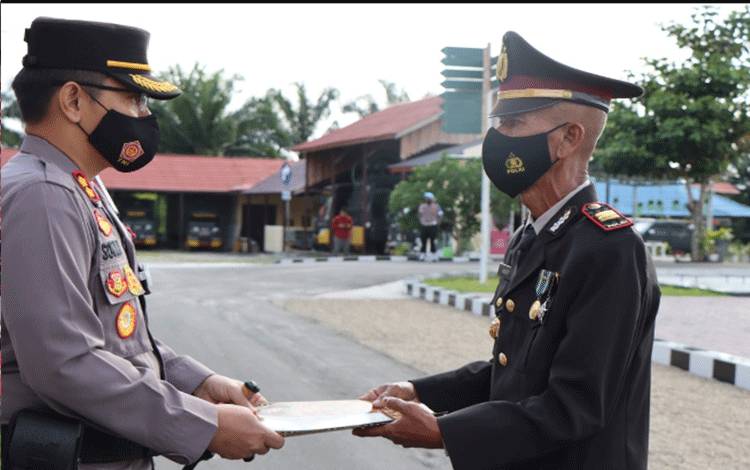 Polres Katingan Gelar Upacara Wisuda Purna Bakti Kapolsek Katingan Hulu