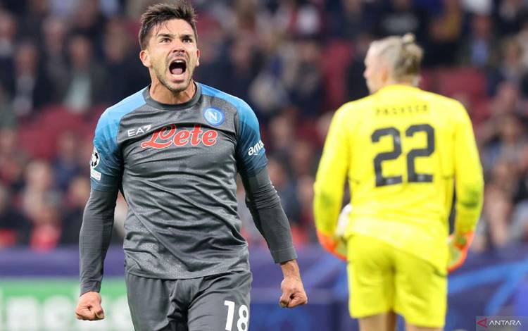 Napoli Permalukan Ajax Amsterdam 6-1
