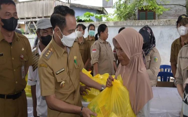 Wali Kota Palangka Raya Minta Jajaran Pastikan Bansos Merata dan Tepat Sasaran