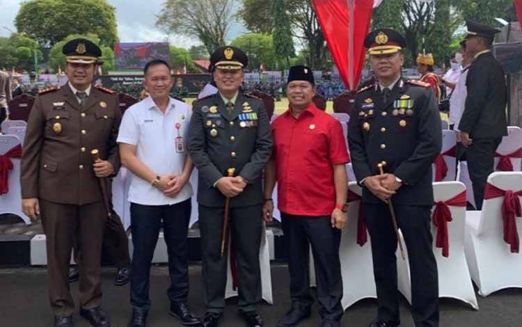 Wakil Ketua I DPRD Kapuas Hadiri Upacara Peringatan HUT ke-77 TNI?