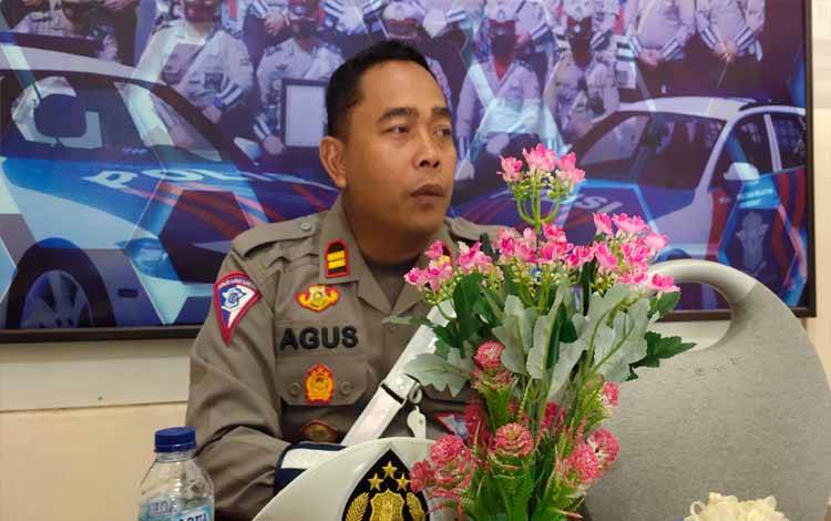 Hindari Lakalantas, Satlantas Polres Sukamara Pasang Rambu-rambu Mata Kucing