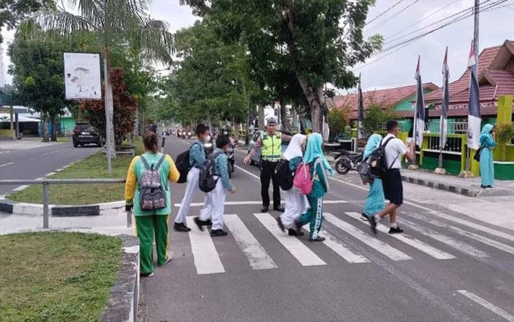 Satlantas Polres Sukamara Akan Buat Pita Kejut Jalan di Depan Sekolah