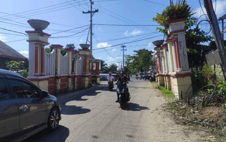Gapura Wengga Metropolitan Dinilai Membahayakan, Ini Kata Bupati Kotim