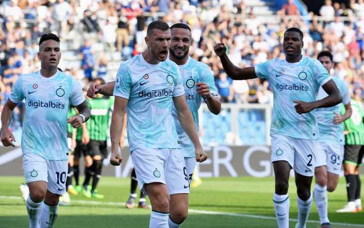 Dua gol Dzeko Bantu Inter Kembali ke Jalur Kemenangan