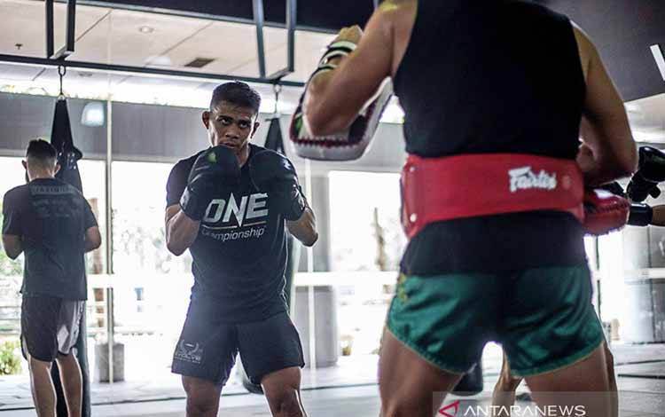 Eko Roni Saputra Bertemu Petarung Thailand di Laga ONE 162