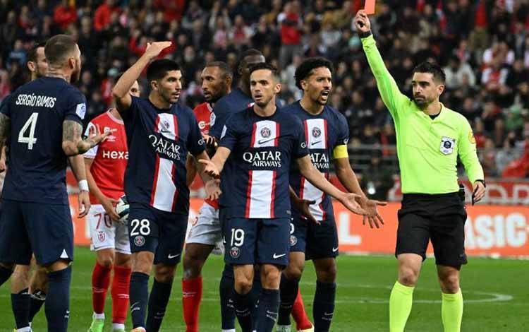 Sepuluh Pemain PSG Selamatkan Satu Poin di Reims