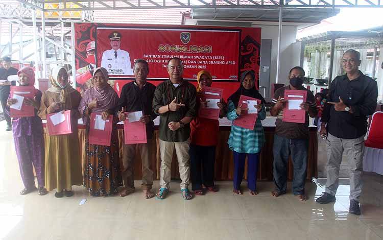 Bupati Seruyan Berkomitmen Wujudkan Rumah Layak Huni Melalui Bedah Rumah