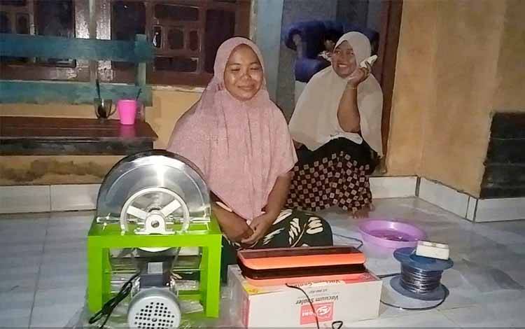 Dinas Pertanian Barito Timur Salurkan Mesin Perajang dan Pengemas Keripik ke 16 KWT dan PKK