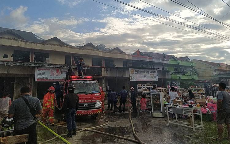 Kompleks Ruko Pendawa Jalan Sudirman Sampit Terbakar