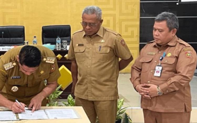 Sekda Kobar Suyanto Mendadak Diganti
