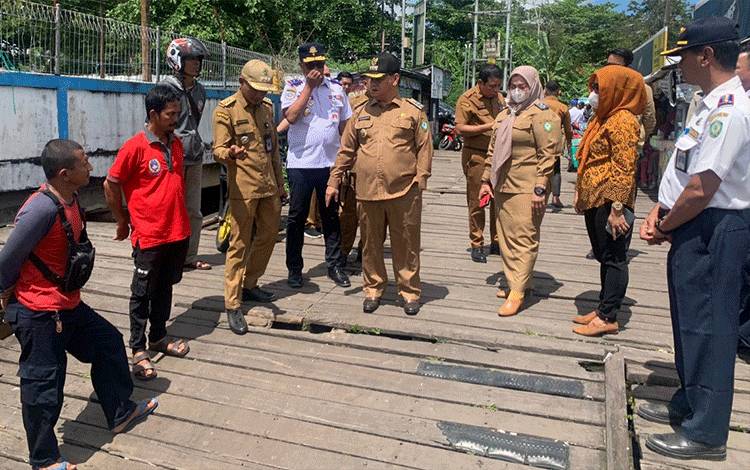 Mobil Bisa Dinaikkan ke Feri Penyeberangan dari Sampit ke Seranau