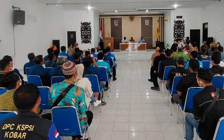 DPC KSPSI Kobar Sampaikan 4 Tuntutan Buruh kepada Pj Bupati Kobar