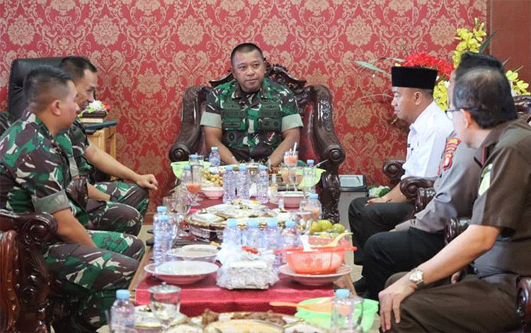 Danrem 102/Panju Panjung Kunjungi Seruyan