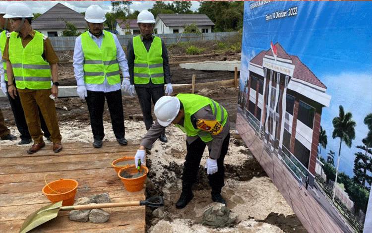 Kapolres Katingan Harapkan Ini Saat Hadiri Peletakan Batu Pertama Gedung Pengadilan Agama Kasongan