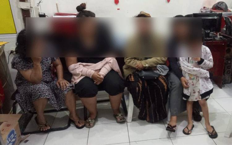 Asyik Main Judi, 5 Perempuan di Sampit Diringkus