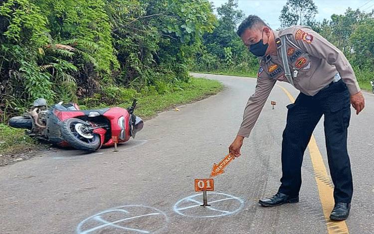 Disenggol Minibus di Tikungan, Pengendara Nmax Tewas di Tempat
