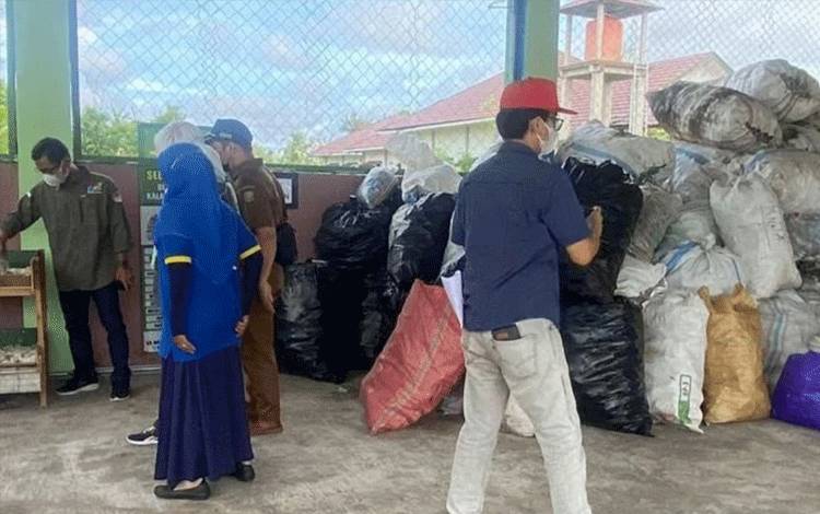 Pengelolaan Sampah di Kalampangan Dipantau Tim Penilai Adipura