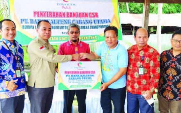 Guru SMPN 6 Satu Atap Kelurahan Kanarakan Dapat Bantuan Kelotok