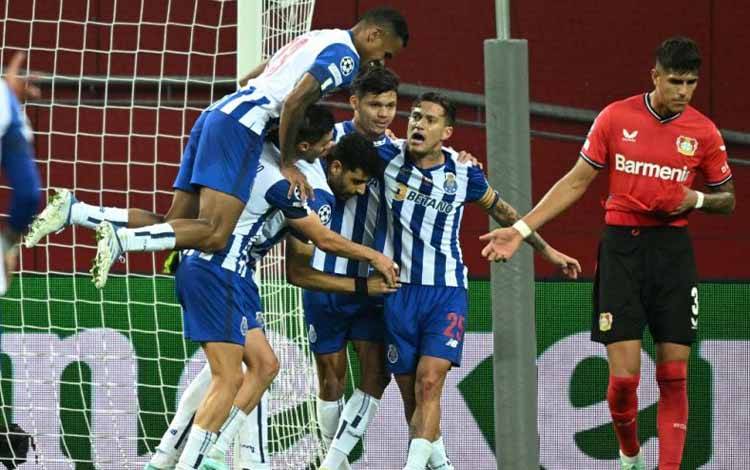 Dua Penalti Taremi Bawa Porto Bungkam Leverkusen 3-0