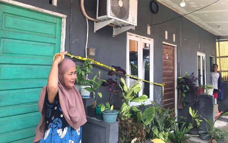 Seorang Perempuan Nyaris Tewas Dianiaya dan Disekap Kekasihnya di Barak