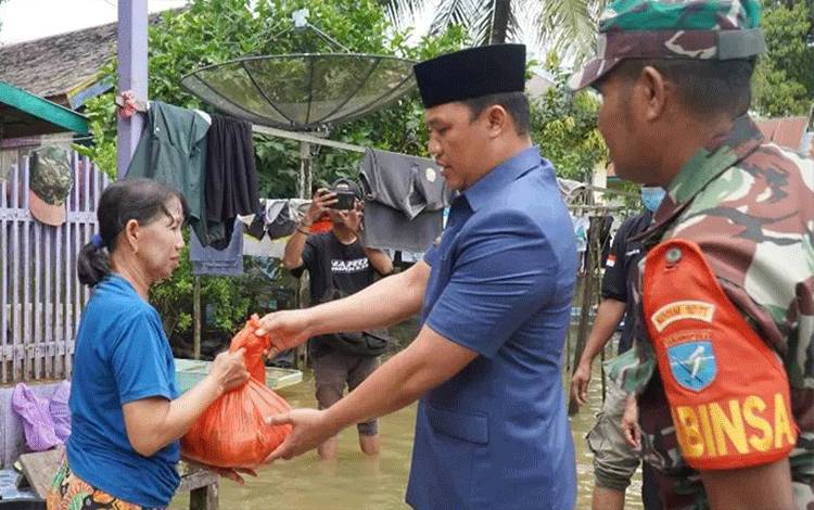Ribuan Paket Sembako Diserahkan kepada Korban Banjir