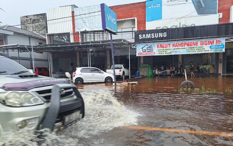 Hujan Deras, Kawasan Jalan Ahmad Yani Pangkalan Bun Terendam Air