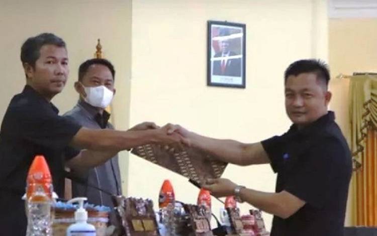 Pemkab Lamandau Tanggapi Pemandangan Umum Fraksi  ?