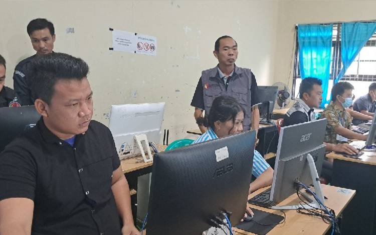 Ketua Bawaslu Gumas Bersyukur Tes Tertulis?Panwaslucam Berjalan Lancar