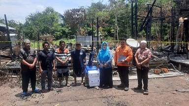 Warga Terdampak Kebakaran Rumah di Desa Sei Pitung Terima Bantuan