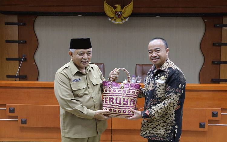 Bupati Seruyan Pimpin Kunjungan Kaji Tiru Pengelolaan Sampah di Malang