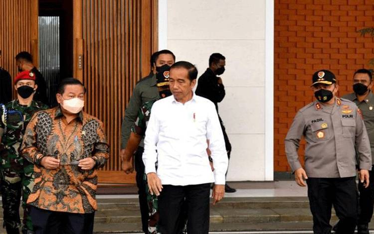 Jokowi Tinjau Smelter Timah hingga Pelabuhan Sadai