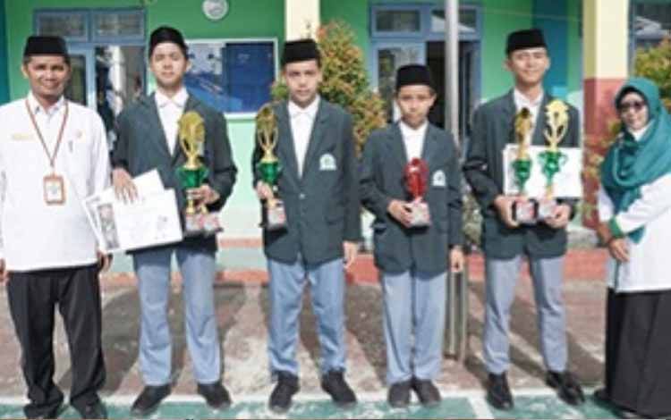 Peserta Didik MAN Kapuas Juara Turnamen Karate