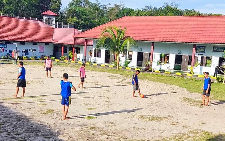 Rutan Tamiang Layang Adakan Liga Sepak Bola untuk Pegawai dan Warga Binaan
